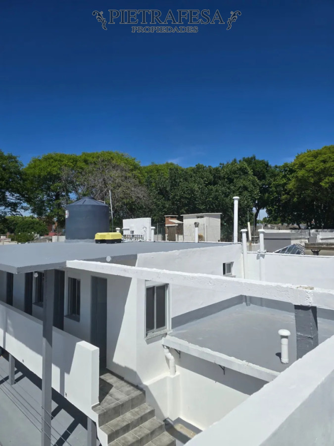 Casa ID.15038 - Casa remodelada en venta, 15 habitaciones, 16 baños, patio, cocheras. Reducto.