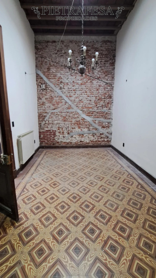 Casa ID.16083 - Casa en alquiler, 4 dormitorios, 2 baños, patio con parrillero, garaje. Parque Rodó.