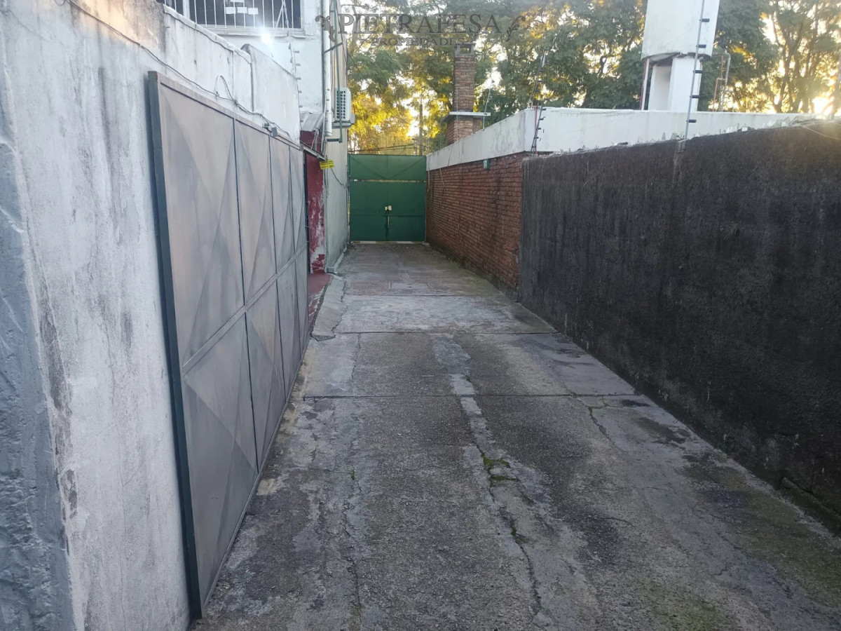 Casa ID.15746 - Casa en alquiler, 2 dormitorios, 2 baños, patio con parrillero, cochera. Brazo Oriental.