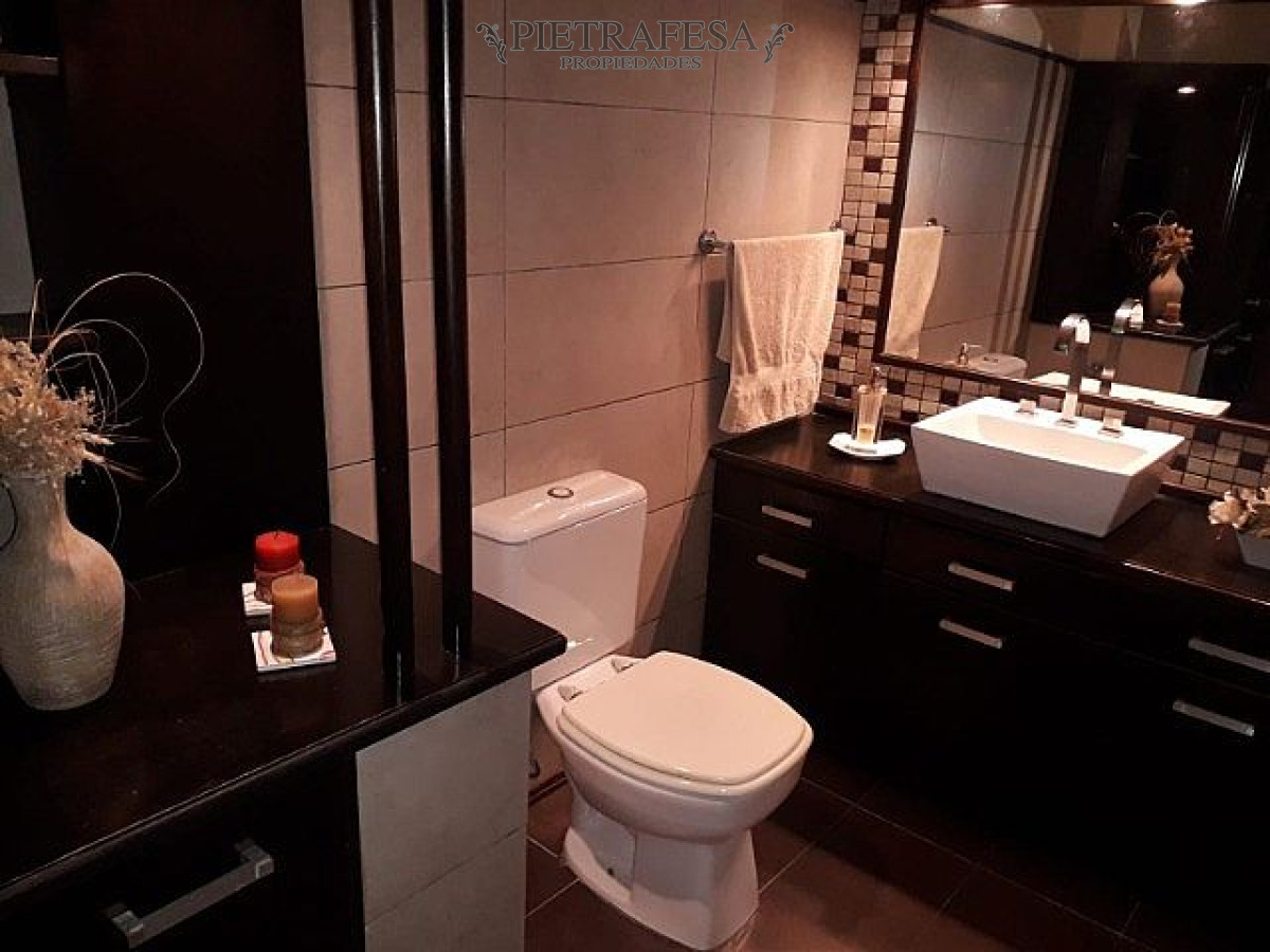 Casa ID.127 - Casa en venta con renta 2 plantas 5 dormitorios 2 baños con fondo y parrillero - Av. Carlos María Ramirez- La Teja -  