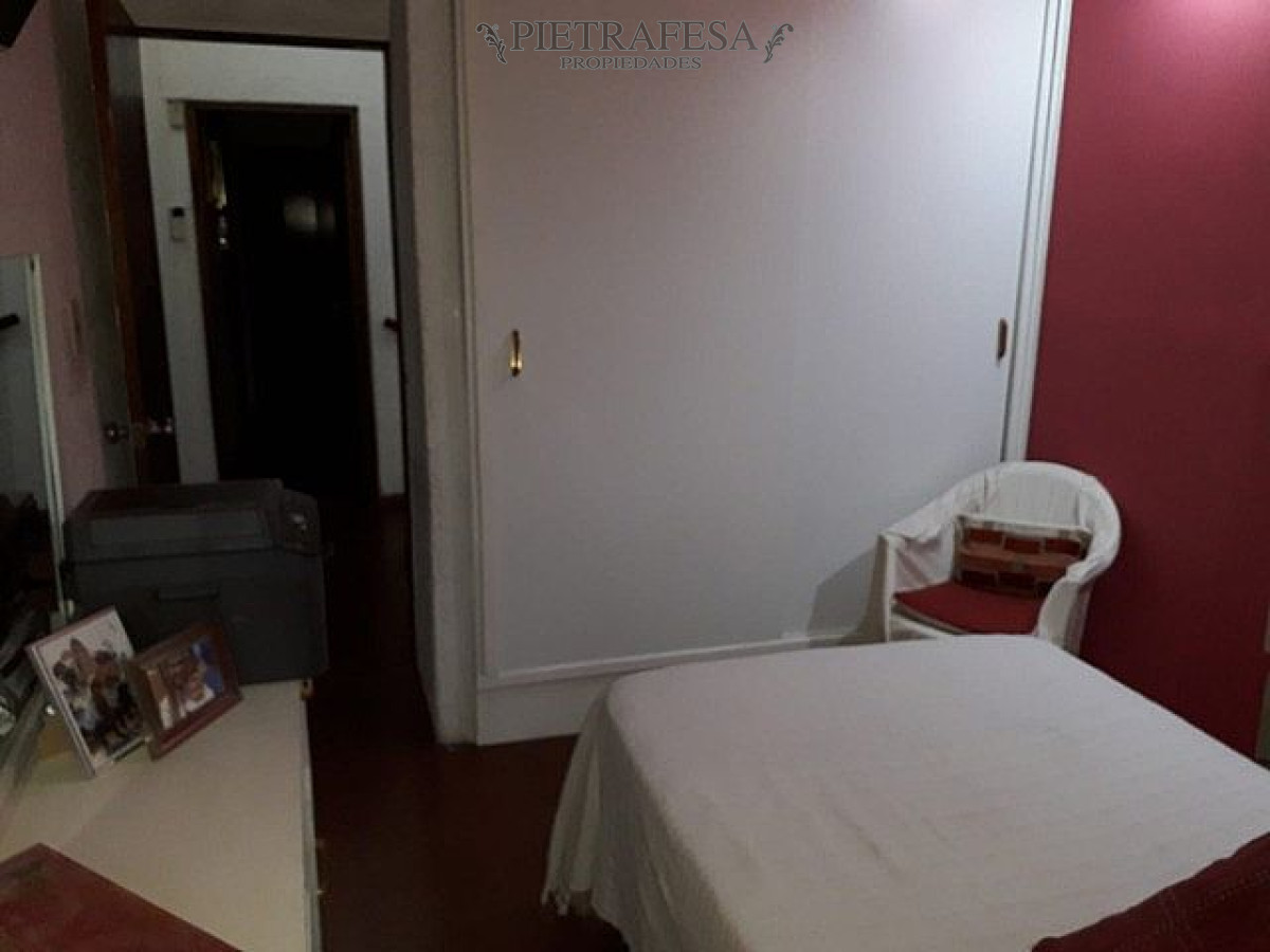 Casa ID.127 - Casa en venta con renta 2 plantas 5 dormitorios 2 baños con fondo y parrillero - Av. Carlos María Ramirez- La Teja -  