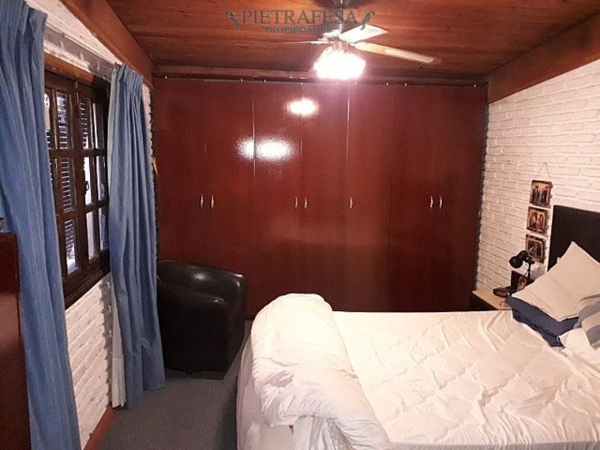 Casa ID.127 - Casa en venta con renta 2 plantas 5 dormitorios 2 baños con fondo y parrillero - Av. Carlos María Ramirez- La Teja -  