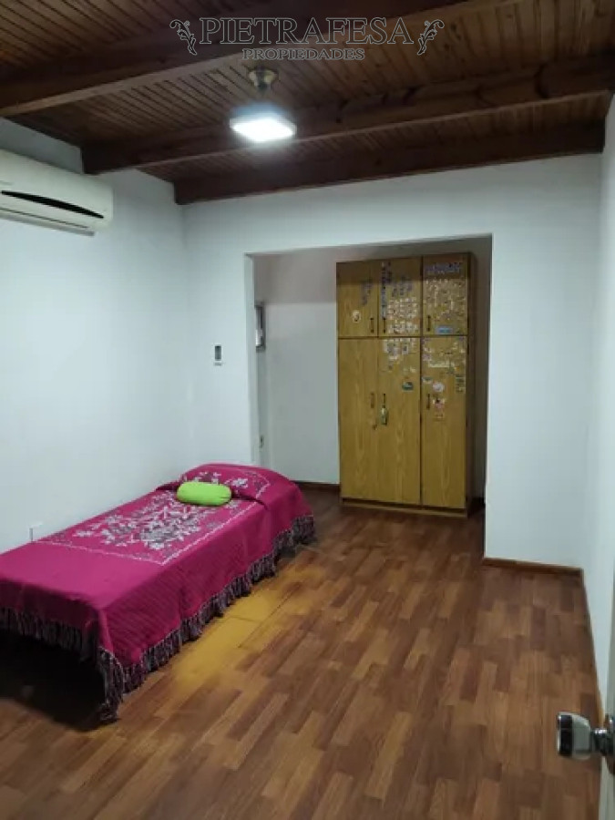 Casa ID.14430 - Casa en venta, 3 dormitorios, 2 baños, patio, barbacoa, cochera. Malvin Norte.