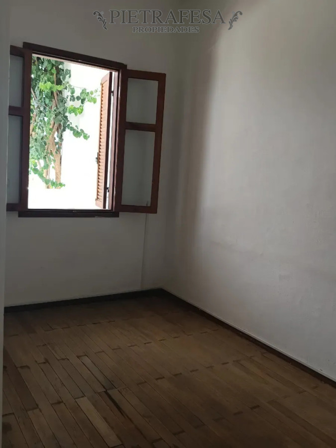 Casa ID.15521 - Casa en alquiler, 3 dormitorios, 2 baños, patio con parrillero. Parque Rodó.