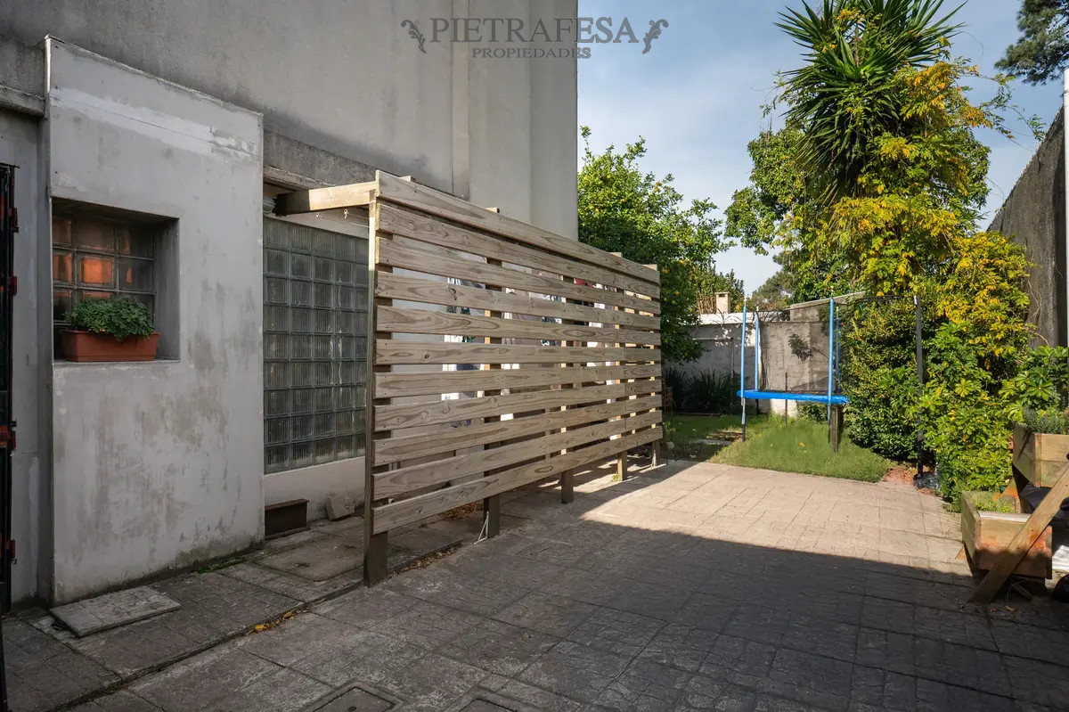 Casa ID.13859 - Gran casa en venta 4 dorm, 3 baños, fondo, garaje- Carrasco Norte 