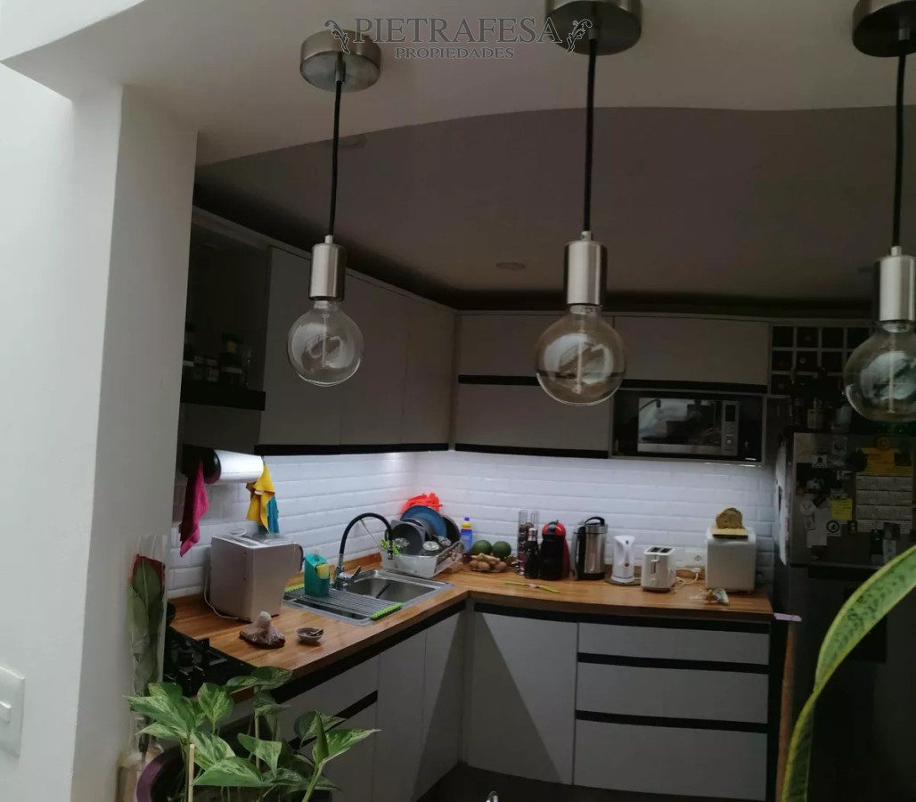 Casa ID.9504 - Casa en venta 2 dormitorios, 3 baños, azotea,gje-Reducto