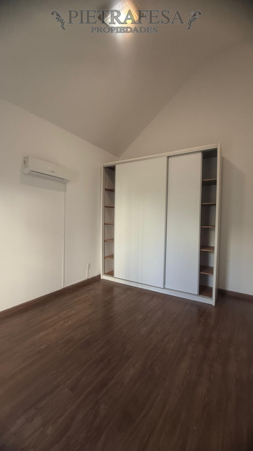 Casa ID.16023 - Casa en alquiler, 3 dormitorios, 2 baños, patio con parrillero, garaje. Punta Gorda.
