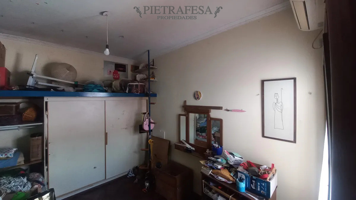 Casa ID.15014 - Casa en venta, 3 dormitorios, 2 baños, patio con parrillero. Punta Carretas.