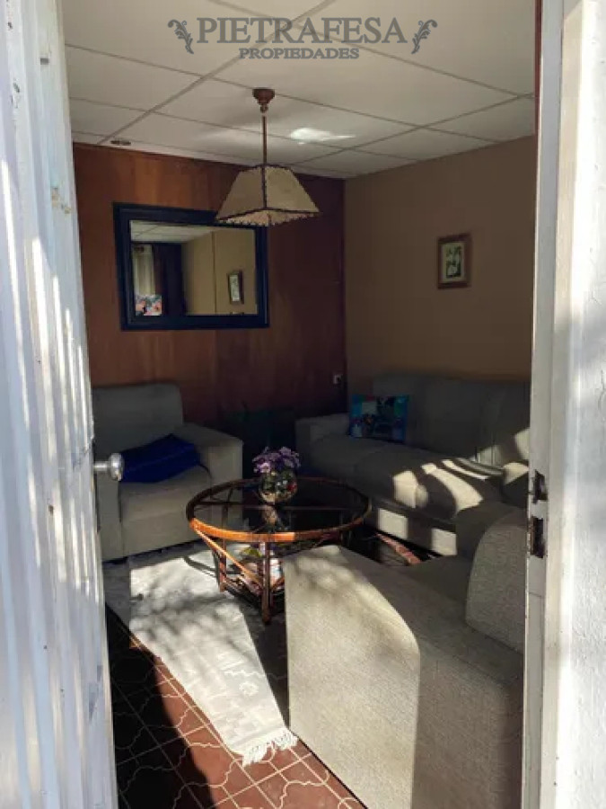 Casa ID.14069 - Casa en alquiler, 2 dormitorios, 1 baño, patio con parrillero. Jardines del Hipodromo.