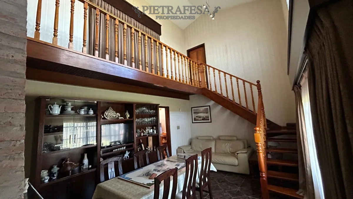 Casa ID.13858 - Casa en venta con piscina, 3 dorm, 4 baños, garaje-Colón 