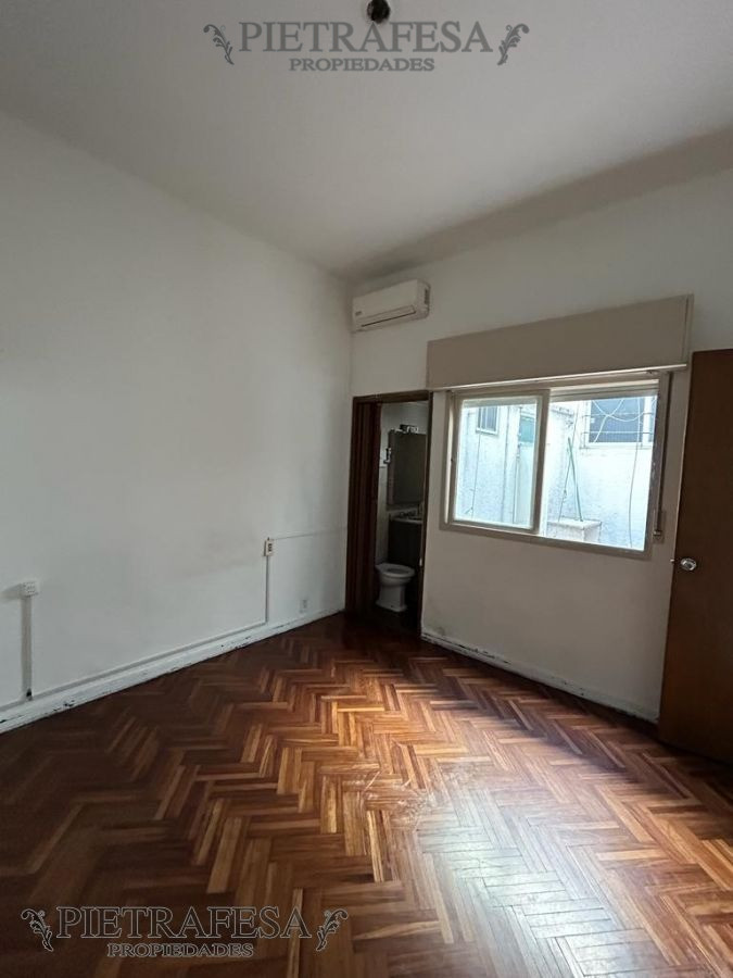 Casa ID.6836 - Casa en venta con renta 2 dormitorios, 2 baños, patio y cochera- General Flores- Brazo Oriental