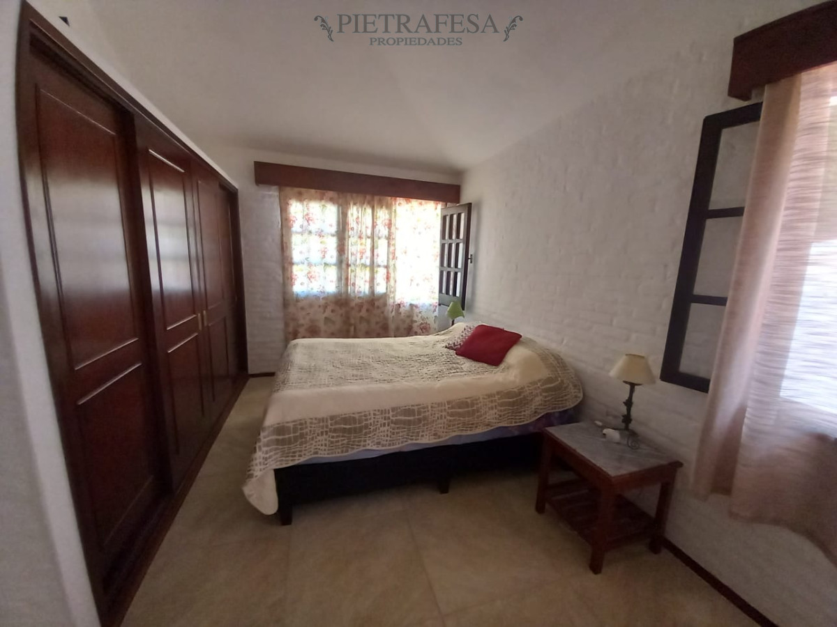 Casa ID.7345 - Casa en venta 4 dormitorios, 3 baños, fondo barbacoa y garaje-Parada 23 -Punta del Este 