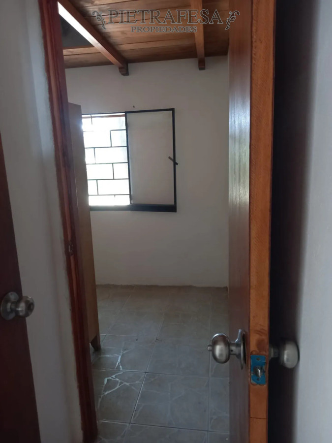 Casa ID.16317 - Casa en alquiler, 2 dormitorios, 1 baño, patio. El Pinar.