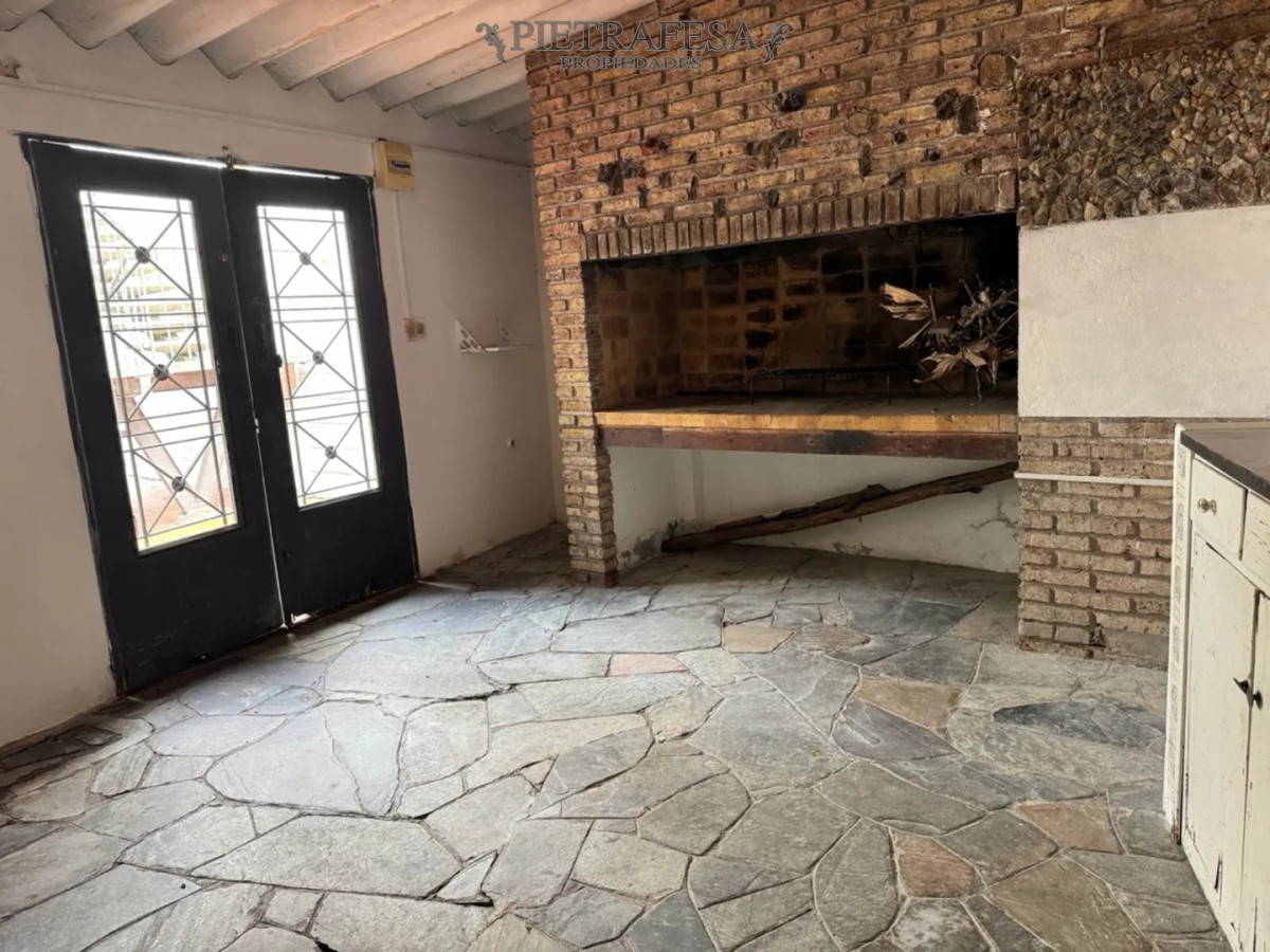 Casa ID.15837 - Casa en alquiler, 4 dormitorios, 3 baños, patio, garaje. Carrasco.