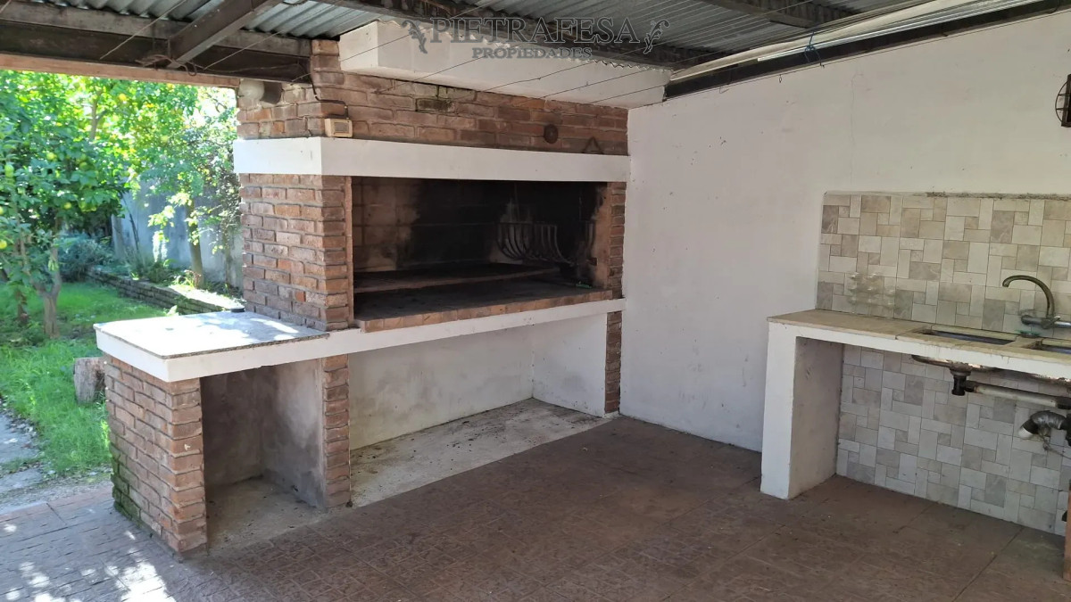 Casa ID.15846 - Casa en alquiler, 3 dormitorios, 1 baño, patio, cochera. Union.
