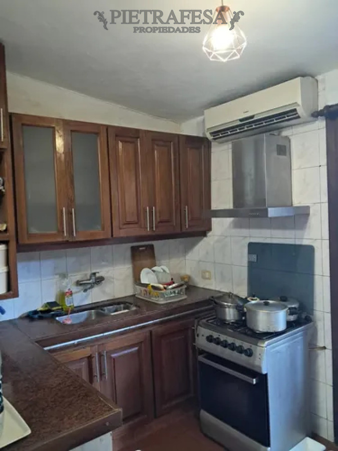 Casa ID.14198 - Casa , 4 dormitorios, 3 baños, patio, garaje, azotea. La Blanqueada.