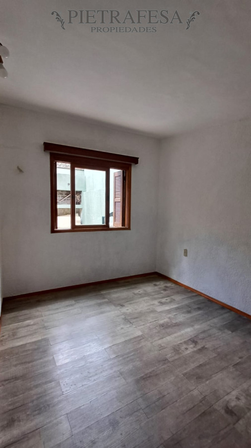 Casa ID.14646 - Casa en venta Con Renta, 3 dormitorios, 1 baño, patio con parrillero. Malvin. 