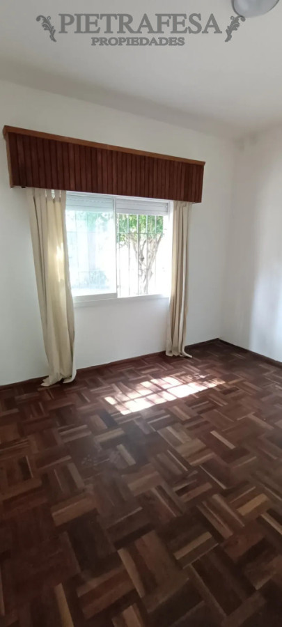 Casa ID.16078 - Casa en alquiler, 2 dormitorios, 1 baño, patio con parrillero, cochera. Carrasco.