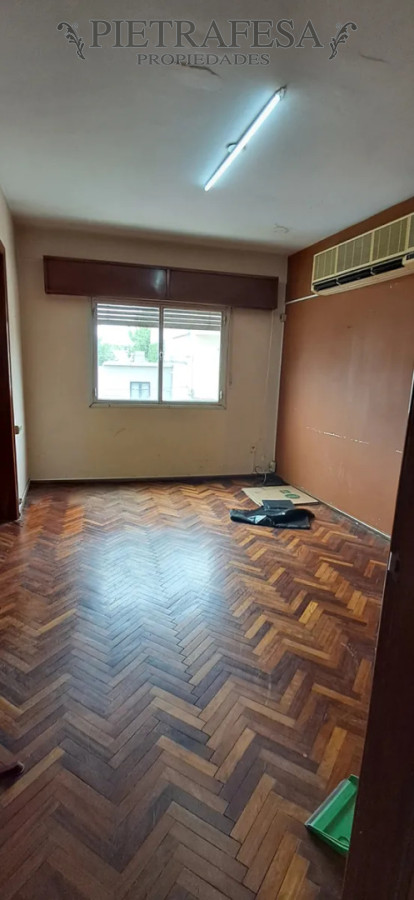 Casa ID.14956 - Casa en alquiler, 3 dormitorios, 1 baño, balcón, patio con parrillero. Tres Cruces.