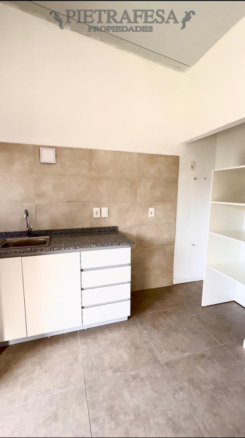 Casa ID.15347 - Casa en alquiler, 1 dormitorio, 1 baño, patio con parrillero, cochera. El Pinar.