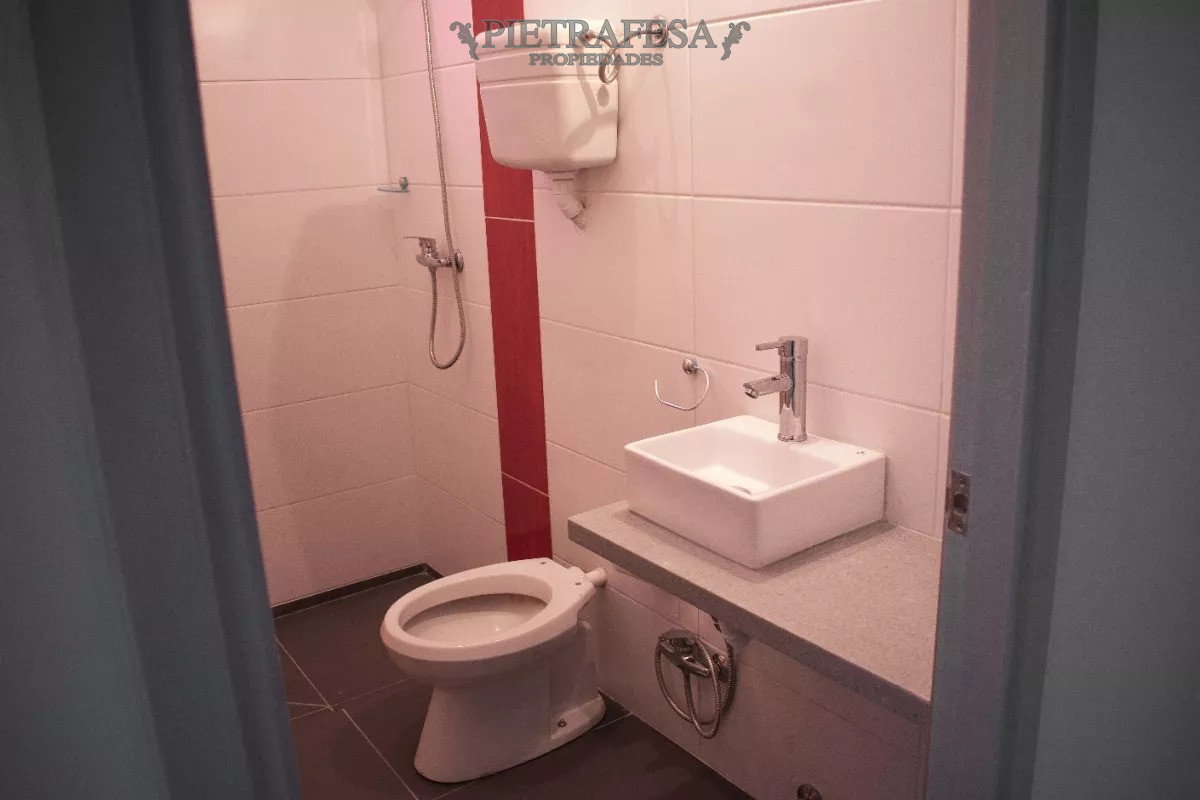 Casa ID.10150 - Casa en venta con renta 2 dormitorios, 1 baño, cochera y patio-Maroñas
