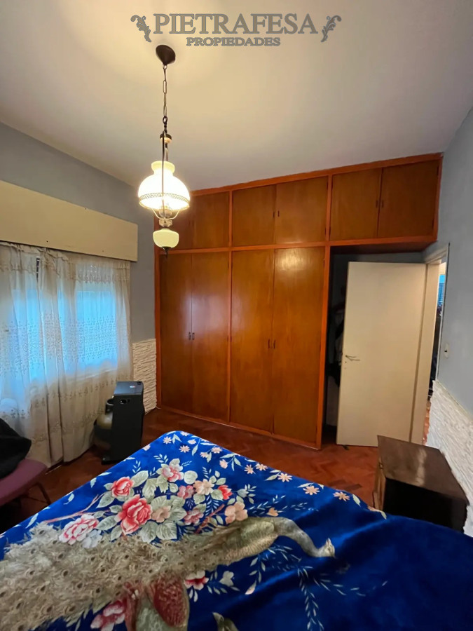 Casa ID.7555 - Casa mas apto en venta 4 dormitorios, 3 baños, fondo y garaje-Víctor Raúl Haya de la Torre-Malvin 