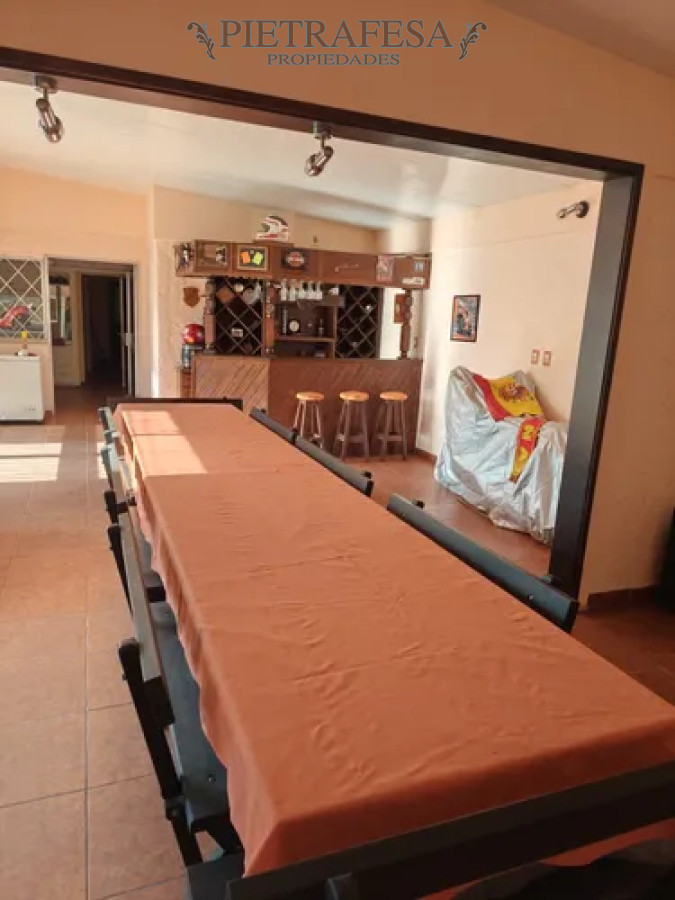 Casa ID.14430 - Casa en venta, 3 dormitorios, 2 baños, patio, barbacoa, cochera. Malvin Norte.