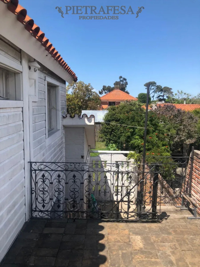 Casa ID.15280 - Casa en alquiler, 4 dormitorios, 3 baños, patio, cochera. Carrasco.