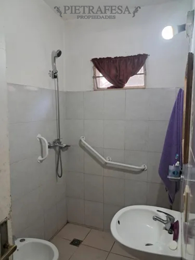 Casa ID.14198 - Casa , 4 dormitorios, 3 baños, patio, garaje, azotea. La Blanqueada.