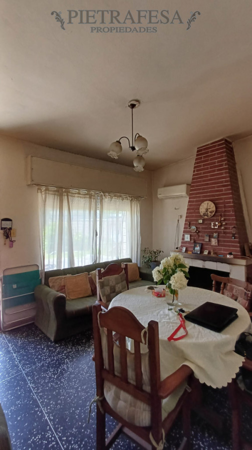 Casa ID.14999 - 2 Casas en venta, 4 dormitorios, 1 baño, patio, Malvin Norte.