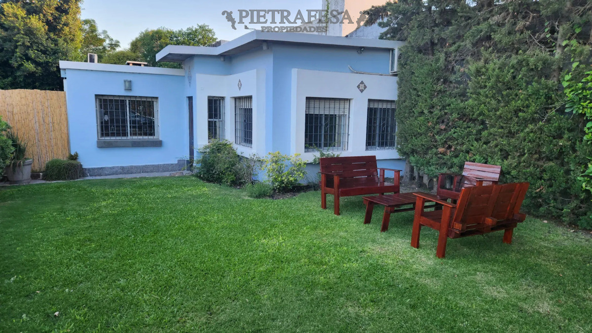 Casa ID.14532 - Casa en alquiler, 2 dormitorios, 1 baño, patio, cochera. Parque Carrasco.
