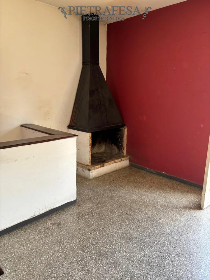 Casa ID.14872 - Casa en alquiler, 2 dormitorios, 1 baño, terraza. Brazo Oriental.