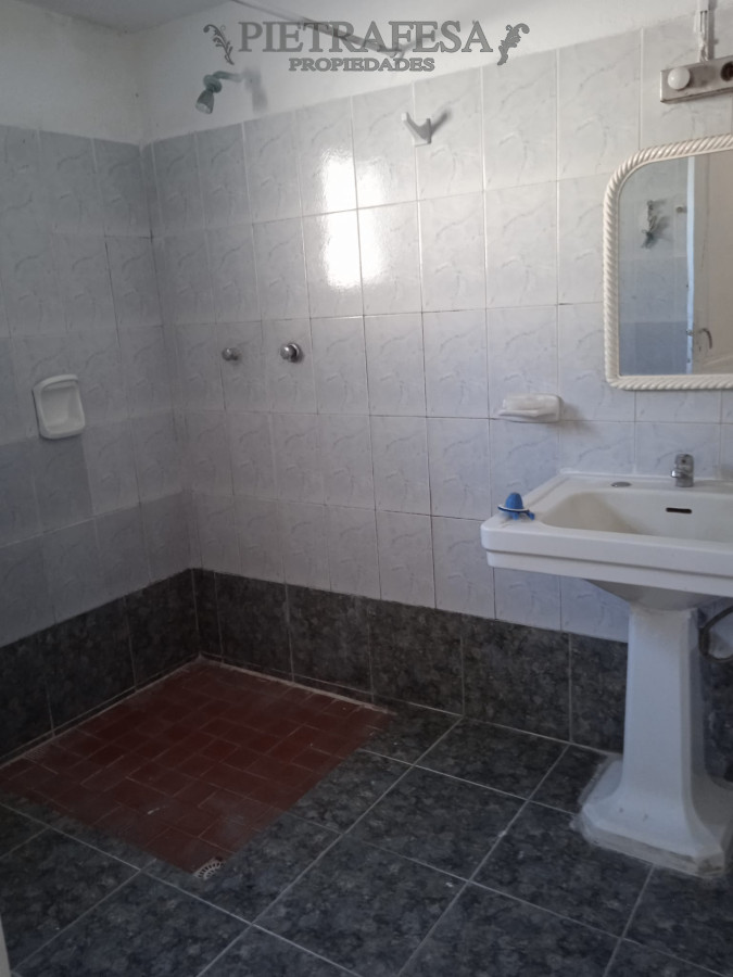 Casa ID.2519 - Casa y apartamento en venta 2 dormitorios 1 baño, fondo y cochera-Magenta-Buceo