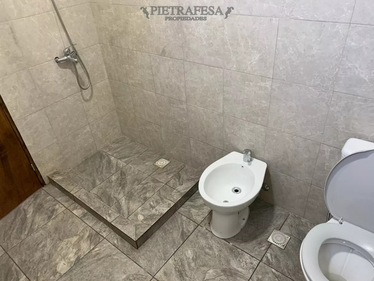 Casa ID.13186 - Casa y apto en venta, 4 dormitorios, cochera-Cerro 