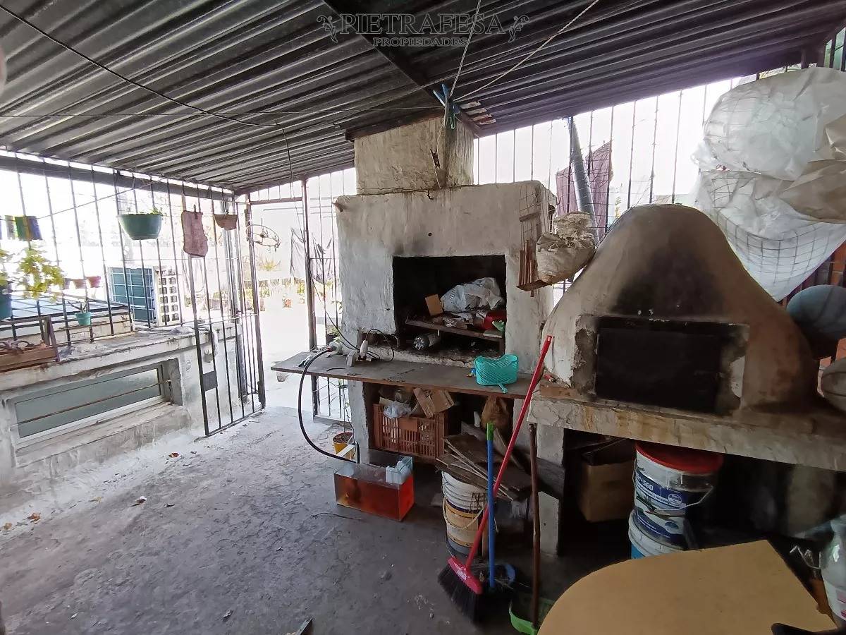 Casa ID.9814 - Casa en venta 6 dormitorios,2 baños, gje, azotea-La Blanqueada