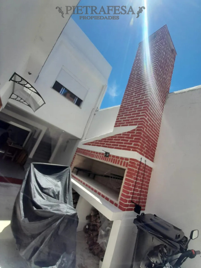 Casa ID.15038 - Casa remodelada en venta, 15 habitaciones, 16 baños, patio, cocheras. Reducto.
