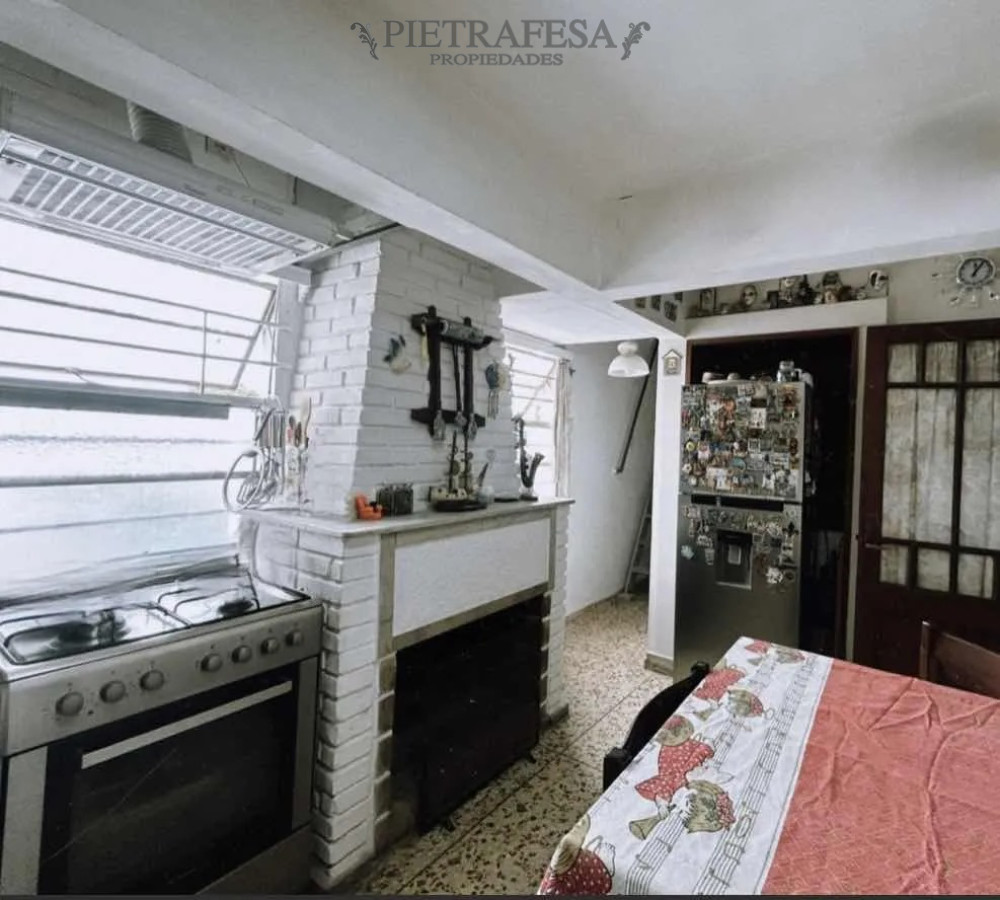 Casa ID.13931 - Venta con Renta de Casa PH - 3 dormitorios - 1 baño - Balcón - Terraza - La Comercial