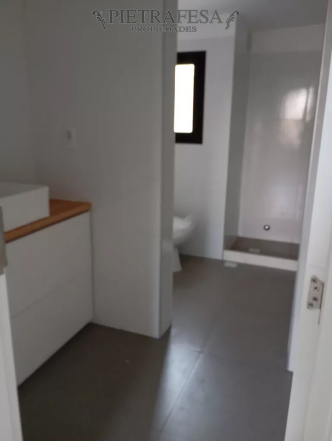 Casa ID.10750 - Casa en venta 3 dormitorios,4 baños, cochera- Parque de Solymar