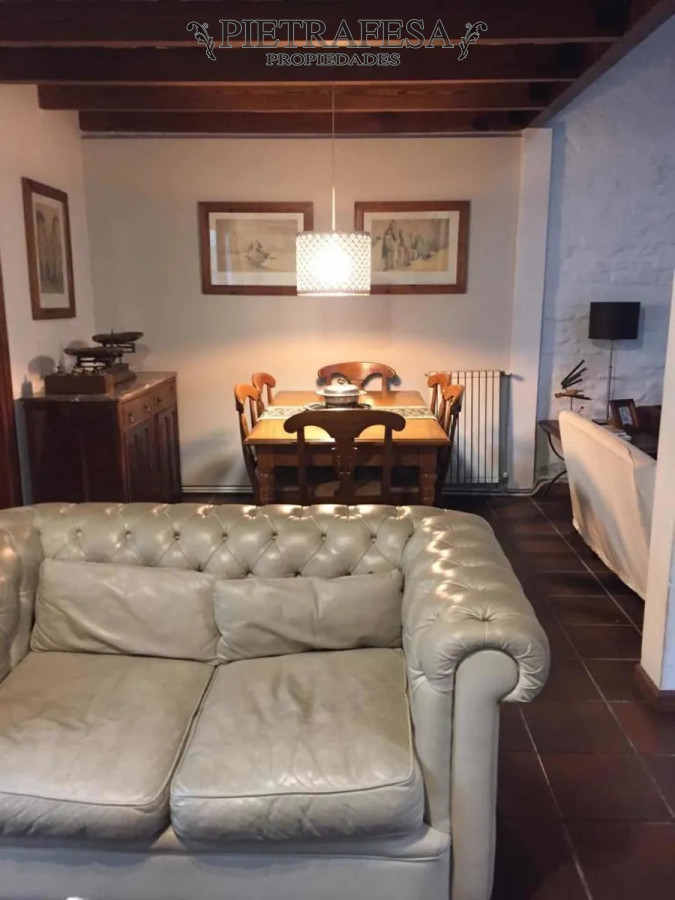 Casa ID.7882 - Casa en venta con renta, 3 dormitorios, 4 baños, cochera, Dr. Pablo de María, Cordón.