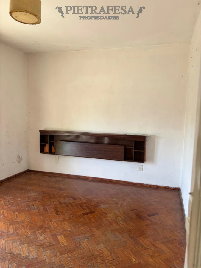 Casa ID.14872 - Casa en alquiler, 2 dormitorios, 1 baño, terraza. Brazo Oriental.