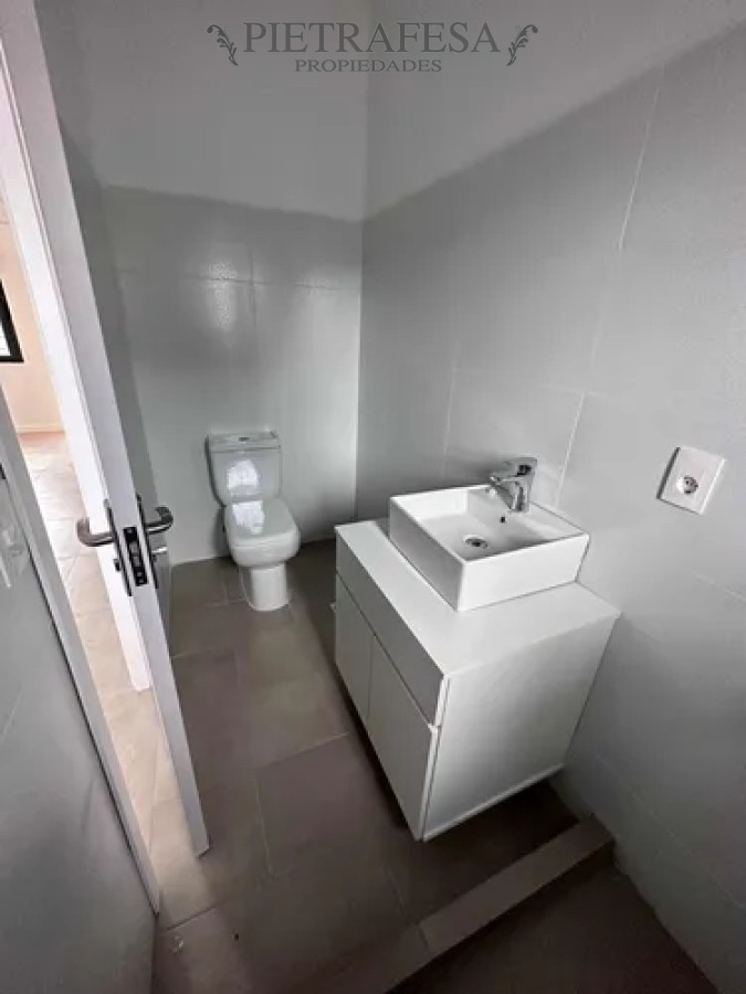 Casa ID.14488 - Casa en alquiler, 1 dormitorio, 1 baño, patio con parrillero, cochera. El Pinar.