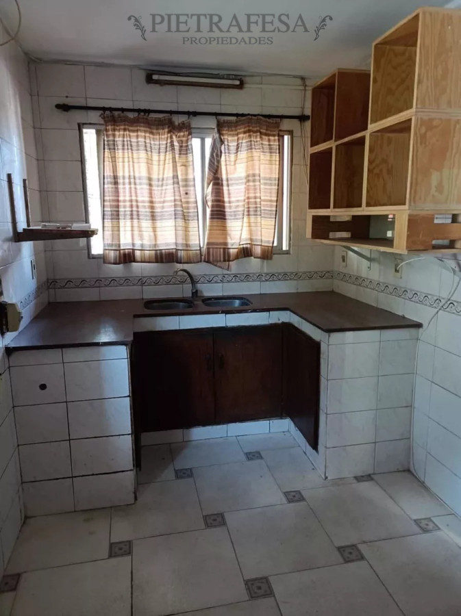 Casa ID.6091 - 4 casas en venta, 5 dormitorios, 4 baños, fondo y cochera-Av. San Martín -Brazo Oriental