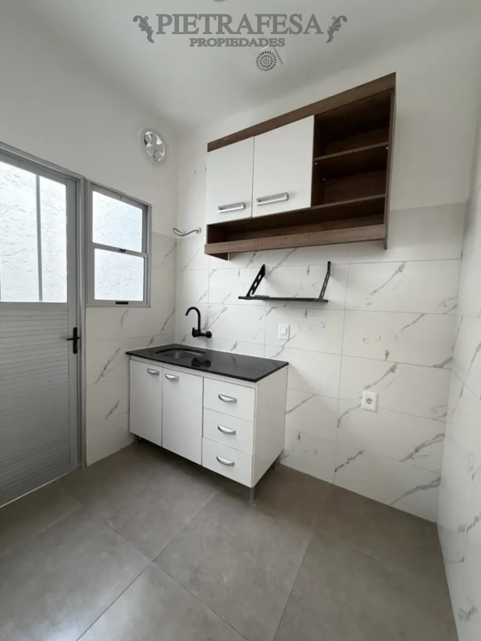 Casa ID.15952 - Casa en alquiler, 2 dormitorios, 1 baño, patio. Buceo.
