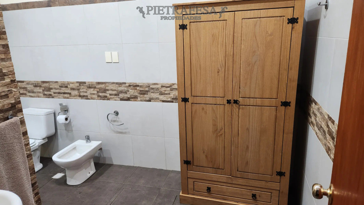 Casa ID.14532 - Casa en alquiler, 2 dormitorios, 1 baño, patio, cochera. Parque Carrasco.