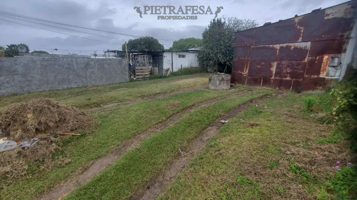 Casa ID.13842 - Oportunidad! 2 casas en venta con amplio terreno y galpón-Hipódromo