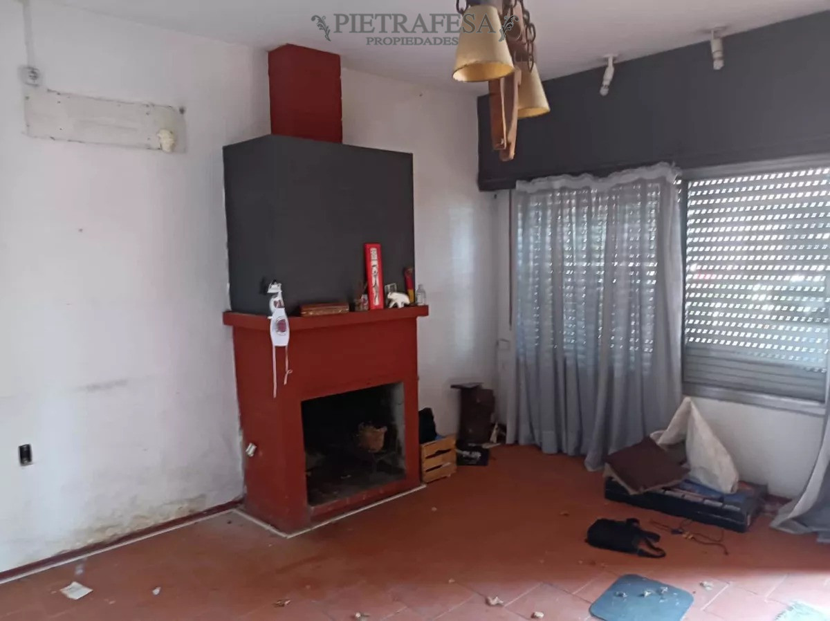 Casa ID.6091 - 4 casas en venta, 5 dormitorios, 4 baños, fondo y cochera-Av. San Martín -Brazo Oriental