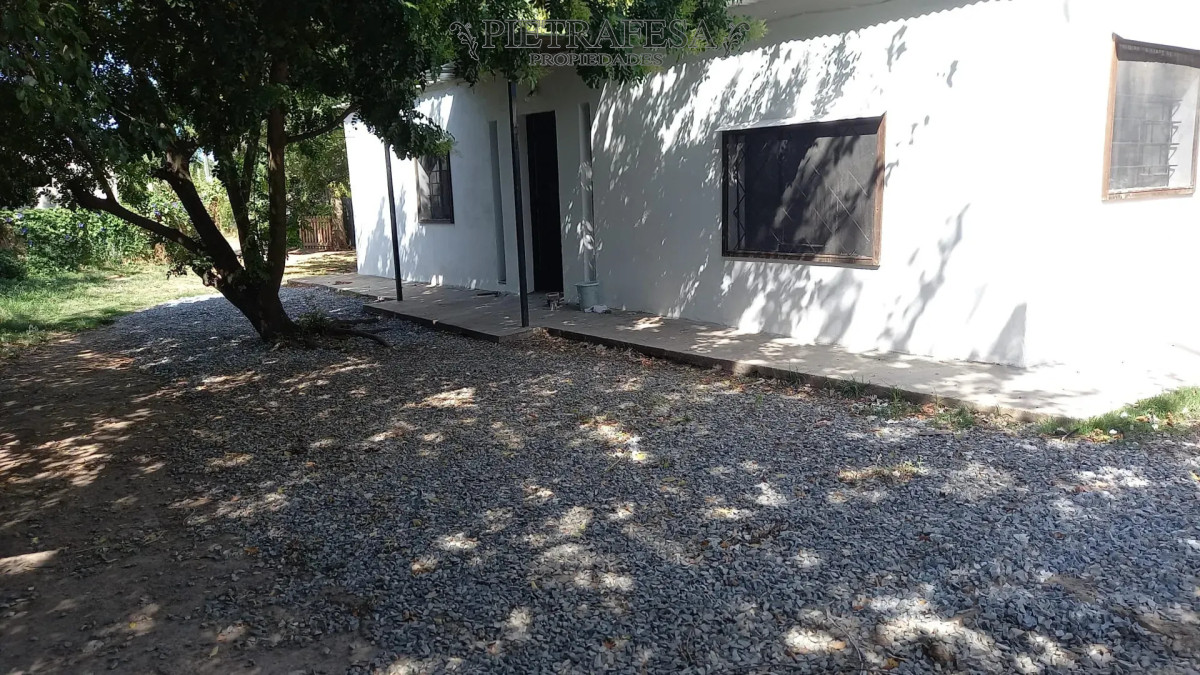 Casa ID.16317 - Casa en alquiler, 2 dormitorios, 1 baño, patio. El Pinar.