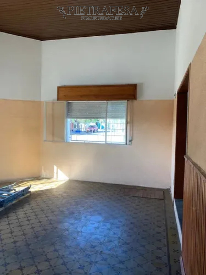 Casa ID.13916 - Casa en alquiler, 3 dormitorios, 1 baño, patio, cochera. Cerro.