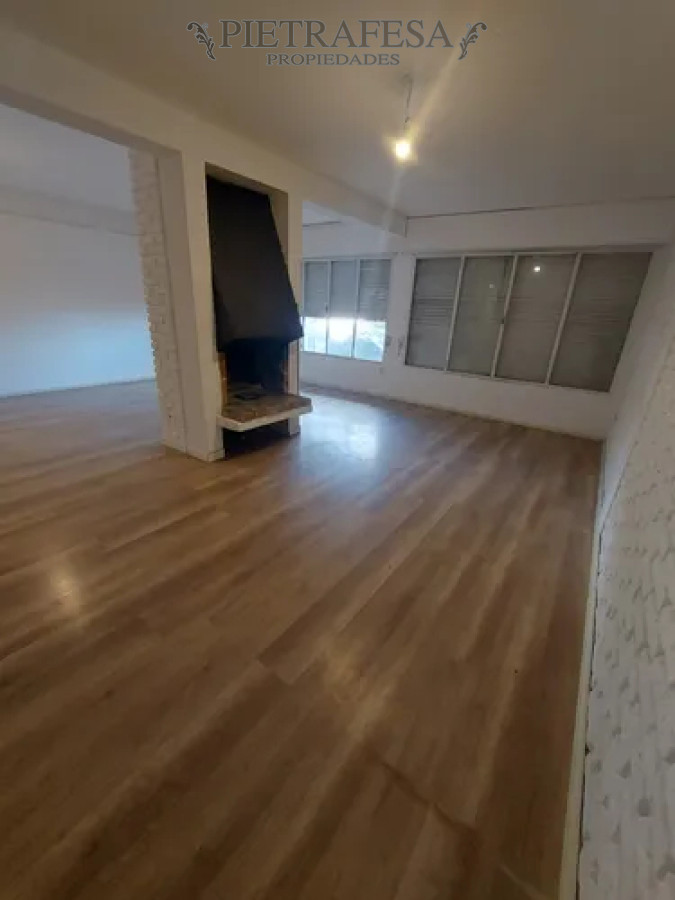 Casa ID.14336 - Casa en venta, 4 dormitorios, 3 baños, patio con parrillero, garaje doble. Puertito del Buceo.