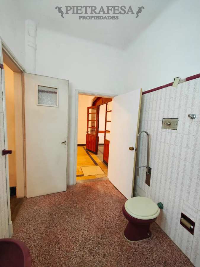 Casa ID.13588 - Casas en alquiler, 5dormitorios, 3 baños, patio, azotea. Paso Molino.